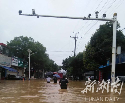 抗洪抢险：多家媒体报道新天地集团安保战士确保金融秩序和押g3ywih0am5h.jpg