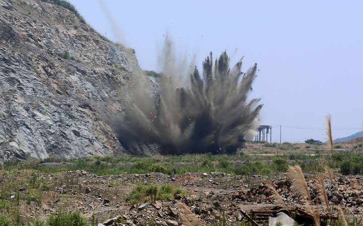 上千发子弹一起引爆宁波海关首次爆破销毁弹药jyjrv0fcdkm.jpg