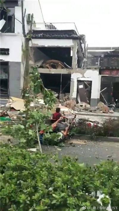 江苏苏州一饭店液化气瓶泄漏引发爆炸致1死9伤bnnpf3fs0pd.jpg