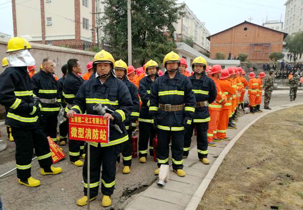 公司专职消防队参加楚雄州2017年“119”消防宣传月活hx3myuoqx1e.jpg