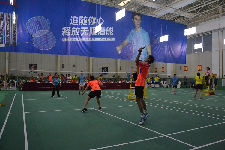新天地集团举办羽毛球、乒乓球混合团体比赛ds1o2iz3qy0.jpg