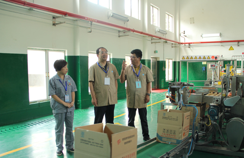 省经信委副主任黄东红到双牌分公司督查安全工作vi2fpzhm0l1.jpg