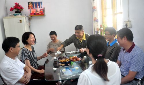 公司党委委员、财务总监于钦华一行到永春分公司开展“一对一jh2apbyfdya.jpg